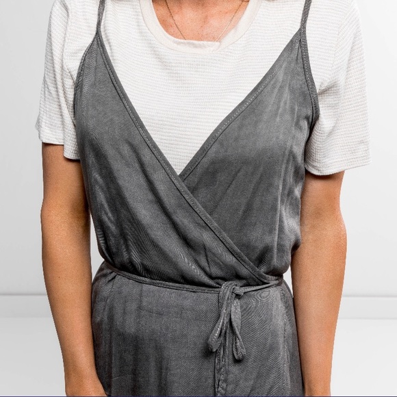 BTQ NEW SLATE Flattering charcoal gray wrap dress - Picture 6 of 6